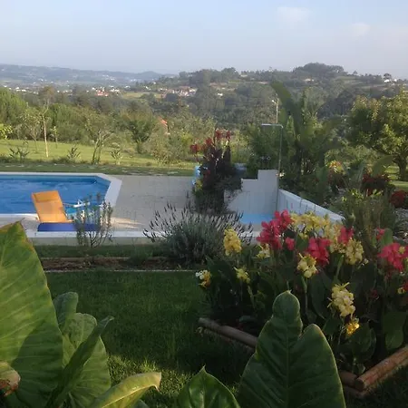 Villa Isabella's World- Casa Talbot Cela (Leira)